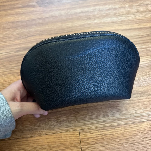 Cuyana Travel Case Set - Picture 16 of 16